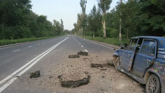 Melintas di Ukraina, Mobil Pun Turut Dirudal
