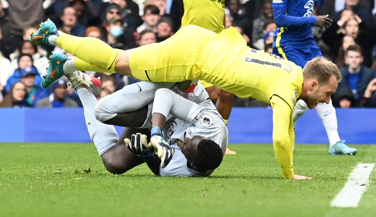 Di laga ini, Brentford memang kurang diunggulkan untuk menang. Dan benar saja, mereka tertinggal lebih dahulu berkat gol Antonio Rudiger. (AFP/Glyn Kirk)
