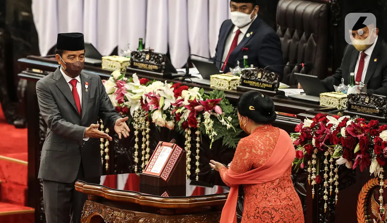 Presiden Joko Widodo dan Ketua DPR RI, Puan Maharani saat rapat Paripurna pembukaan masa persidangan I DPR tahun sidang 2022-2023 di Gedung Nusantara, Kompleks Parlemen, Senayan, Jakarta, Selasa (16/8/2022). Rapat kali ini berbeda dengan rapat sidang tahunan MPR RI pagi tadi, Presiden Jokowi hadir bersama Ma'ruf Amin dengan setelah jas yang rapi. (Liputan6.com/Johan Tallo)