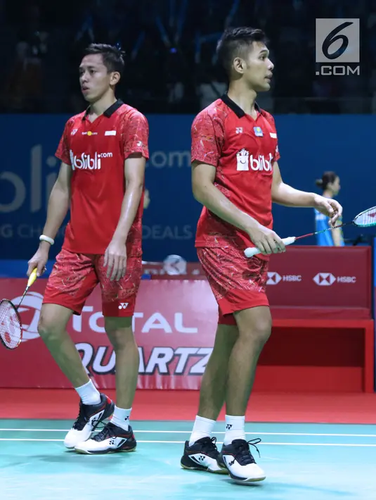 Ganda putra Indonesia, Fajar Alfian/M Rian Ardianto saat melawan Takeshi Kamura/Keigo Sonoda (Jepang) pada 32 besar Indonesia Open 2018, Istora GBK, Jakarta, Rabu (4/7). Fajar/Rian unggul 21-18, 14-21, 21-18. (Liputan6.com/Helmi Fithriansyah)