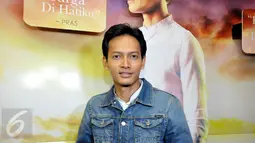 Aktor Fedi Nuril saat menghadiri press screening film terbarunya "Surga Yang Tak Dirindukan" di Jakarta, Selasa (7/7/2015). Film ini diadopsi dari novel yang berjudul sama Surga Yang Tak Dirindukan karya Asma Nadia. (Liputan6.com/Panji Diksana)