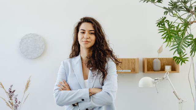 5 Zodiak yang Paling Disegani Banyak Orang, Punya Aura Berwibawa yang Kuat