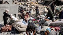 Militer Israel terus menargetkan gedung-gedung bertingkat di seluruh kota Gaza sebagai bagian dari penyerbuan yang sedang berlangsung untuk menduduki wilayah tersebut. (Omar AL-QATTAA/AFP)