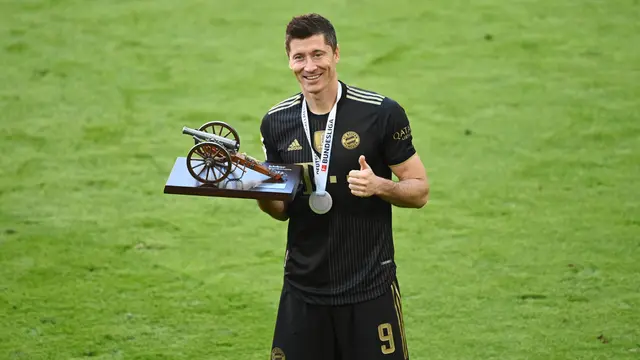 FOTO: Depak Lionel Messi dan Cristiano Ronaldo, Robert Lewandowski Sabet Sepatu Emas Eropa 2020-2021