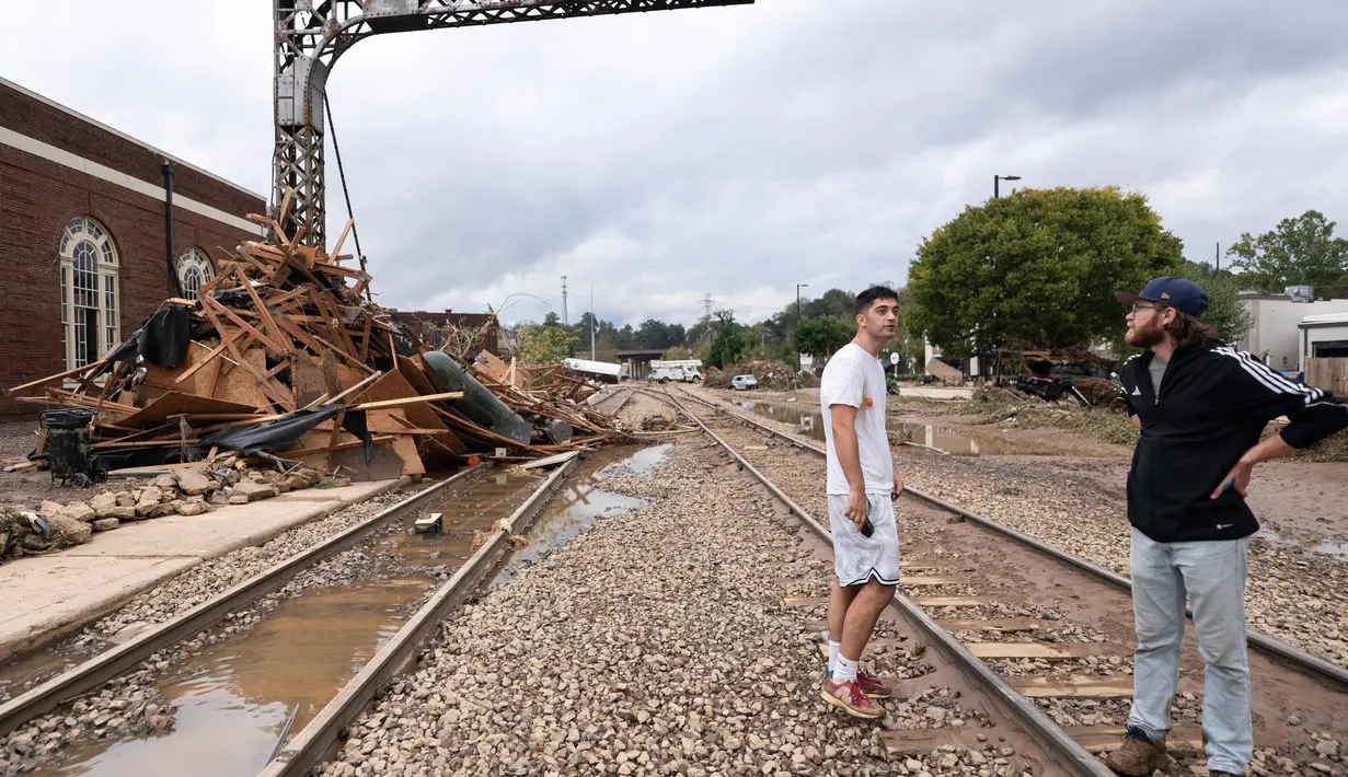 Di Carolina Utara, hingga Sabtu (28/9/2024) ratusan jalan masih ditutup dan sejumlah layanan publik masih belum beroperasi. (Sean Rayford/GETTY IMAGES NORTH AMERICA/Getty Images via AFP)