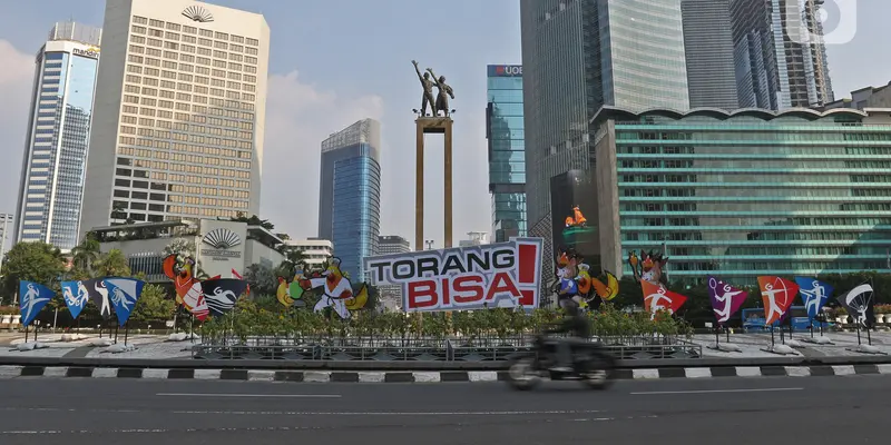 Maskot PON XX Papua Mejeng di Bundaran HI Jakarta