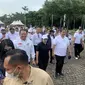 Ketua DPP PDIP Puan menemui Ketua Umum Partai Golkar Airlangga Hartarto di kawasan Monas untuk jalan sehat bersama. (Dok. Liputan6.com/Delvira Hutabarat)