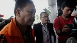 Bupati Tapanuli Tengah, Sumatera Utara, Raja Bonaran Situmeang diperiksa penyidik KPK di Gedung KPK, Jakarta, Jumat (24/10/2014) (Liputan6.com/Johan Tallo)