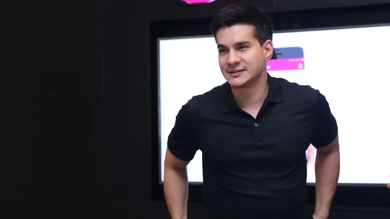 [Bintang] Steve Emmanuel