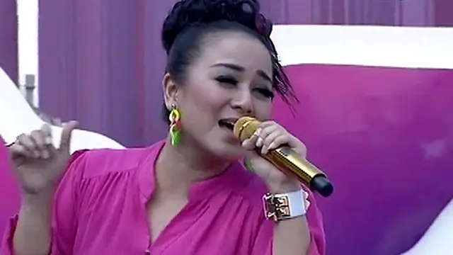 Juwita Bahar - Buka Dikit Joss