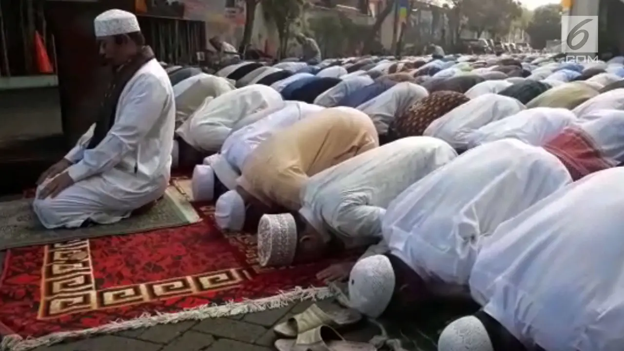 Ratusan Umat Muslim Salat Idul Adha 1339 H di Masjid Al Furqan DDII