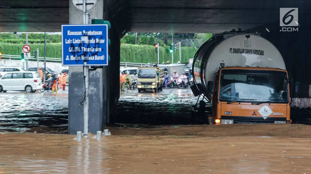 Jakarta Hujan Lebat, Banjir Rendam Terowongan Dukuh Atas
