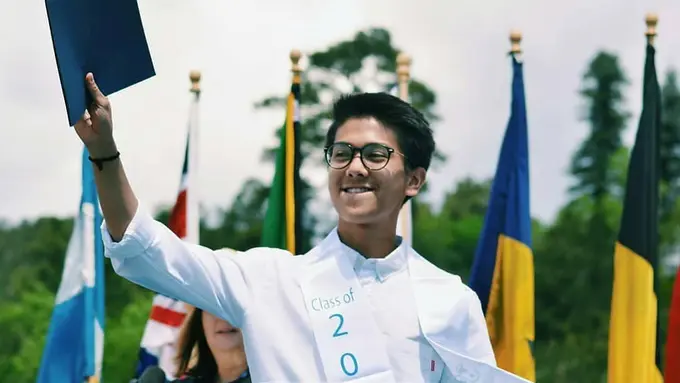 [Bintang] Iqbaal Ramadan Wisuda