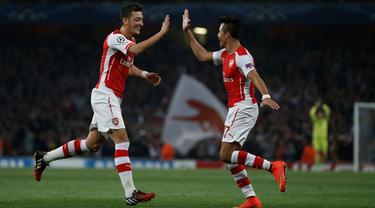 Arsenal Siap Berpisah Dengan Mesut Ozil Dan Alexis Sanchez Inggris Bola Com