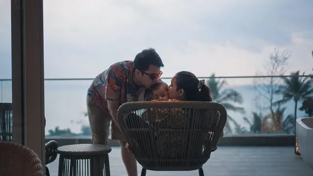 Hamil Lagi Ini 7 Momen Rizky Alatas dan Istri Asuh Anak Pertama yang Baru 8 Bulan
