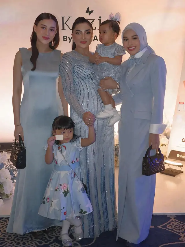 Adu Gaya Aurel Hermansyah dan Aaliyah Massaid, Tampil Serasi dalam Balutan Baby Blue di Acara Skincare Ashanty