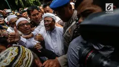 Kepulangan pemimpin Front Pembela Islam (FPI) Rizieq Shihab ke Tanah Air masih menjadi misteri. 