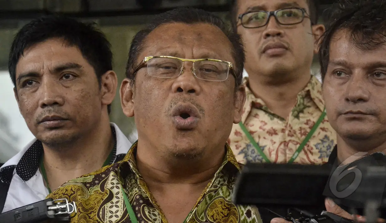Kuasa hukum Sutan Bhatoegana, Eggi Sudjana, mendatangi gedung KPK di Jakarta, Kamis (26/3/2015). Kedatangan Eggi untuk mempertanyakan alasan di balik ketidakhadiran KPK dalam sidang praperadilan kliennya (Liputan6.com/Yoppy Renato)