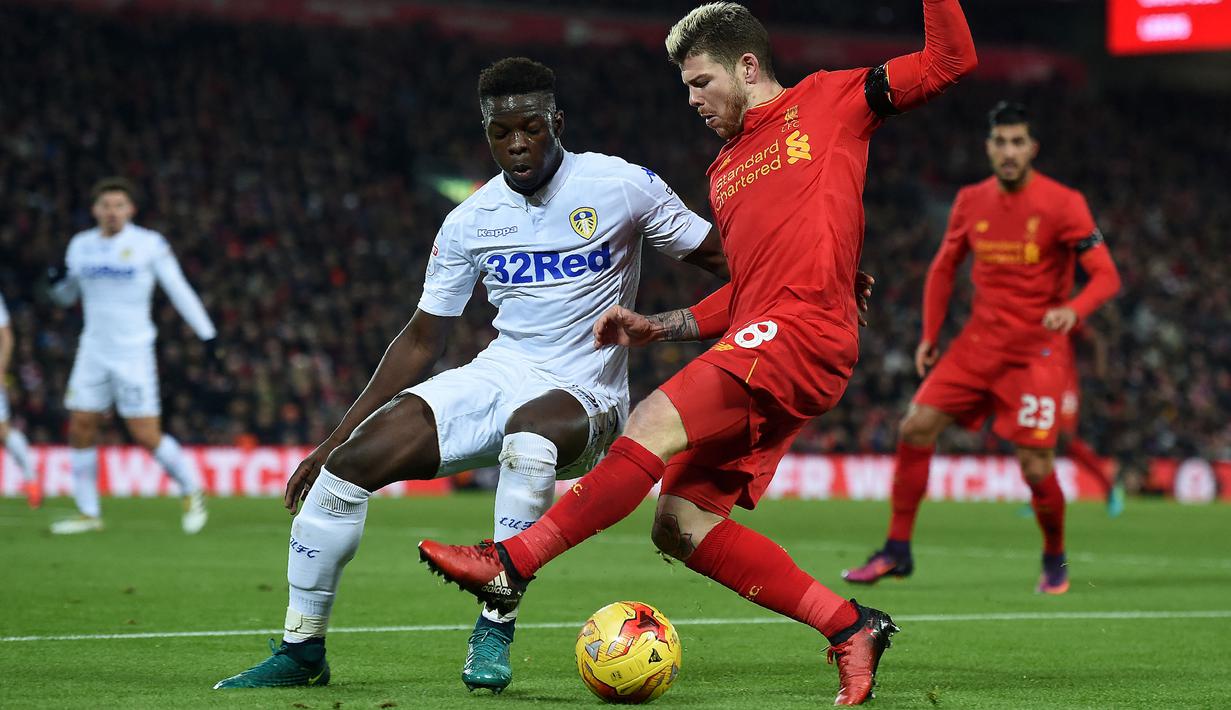 Ronaldo Vieira (kiri) bergabung dengan klub Liga Italia, Sampdoria pada 2018 lalu, setelah didatangkan dari Leeds United. Gelandang berkebangsaan Inggris tersebut menghabisakan musim lalu bersama Hellas Verona dengan status pinjaman. (Foto: AFP/Paul Ellis)