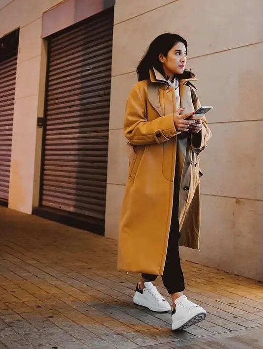 “Hingga itu memaksa saya untuk melakukan sesuatu. Sesuatu yang baru yang belum pernah saya coba sebelumnya. Saya daftar kursus online screenwriting selama 3.5 bulan,” jelasnya. (Instagram/therealdisastr)