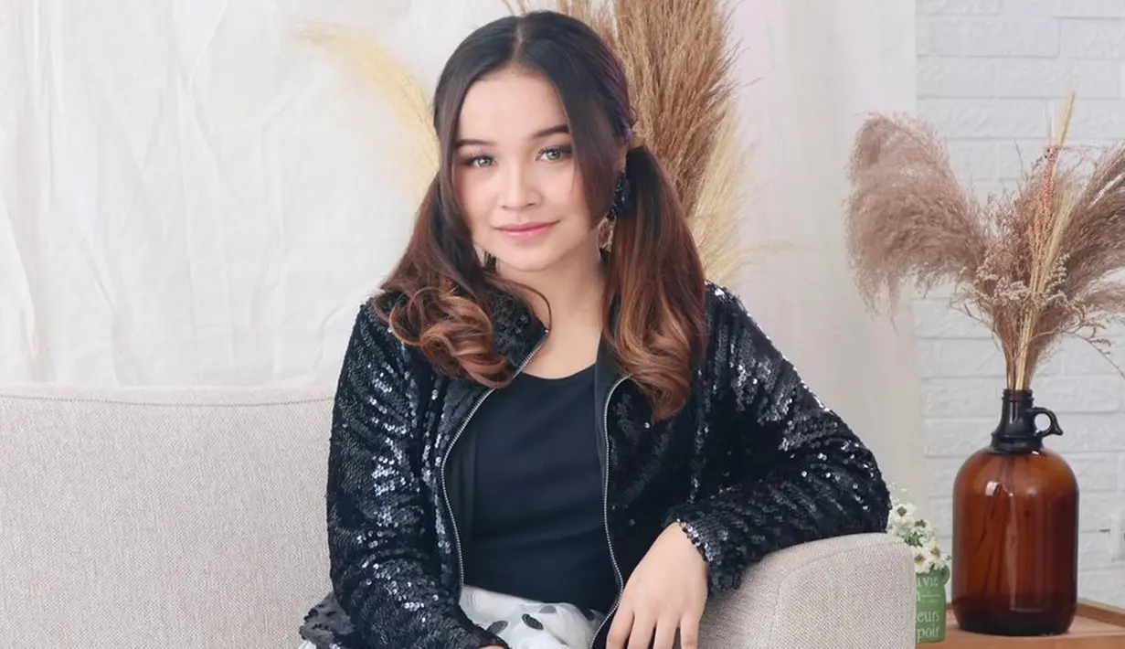 Pedangdut muda bersuara merdu, Tasya Rosmala dikenal dengan penampilannya yang selalu totalitas. Bahkan kostum-kostumnya pun selalu menarik perhatian. (Liputan6.com/IG/@tasya_ratu_gopo)