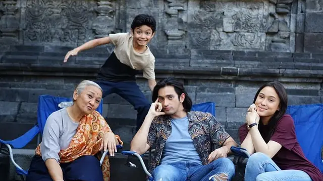 Masih Bersinar di Layar Kaca, Ini 6 Kebersamaan Yati Surachman Bareng Artis Tanah Air