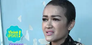 Julia Perez mendapatkan hujatan dari haters saat dirinya lakukan video streaming. Tetapi Julia Perez tidak menangis akan hinaan, ia menangis karena dukungan dari orang-orang. 