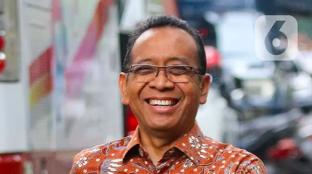 Pratikno.Ia adalah akademisi dan politisi Indonesia yang menjabat Menteri Sekretaris Negara sejak 27 Oktober 2014 hingga 20 Oktober 2019 dan 23 Oktober 2019 hingga 2024. Sebelumnya ia merupakan Rektor Universitas Gadjah Mada. (Liputan6.com/Herman Zakharia)