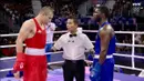 Wasit Indonesia, Muhammad Arisa Putra Pohan saat memimpin pertandingan semifinal tinju Olimpiade Paris 2024 antara petinju Ukraina, Oleksandr Khyzhniak (kiri) melawan petinju Brasil, Wanderley De Souza di North Paris Arena, Villepinte, Prancis, Jumat (02/08/2024). (Dok. NOC Indonesia)