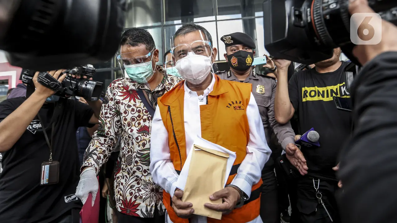 FOTO: Ekspresi Wali Kota Cimahi dan Komisaris RSU Kasih Bunda Saat Ditahan KPK