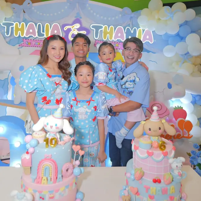 Gaya Kompak Sarwendah dan Ruben Onsu Rayakan Ulang Tahun Kedua Putrinya dengan Busana Custom