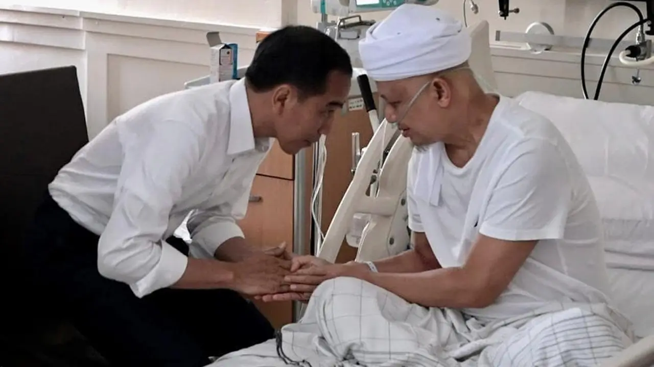 Potret Jokowi Jenguk Ustaz Arifin Ilham di RSCM