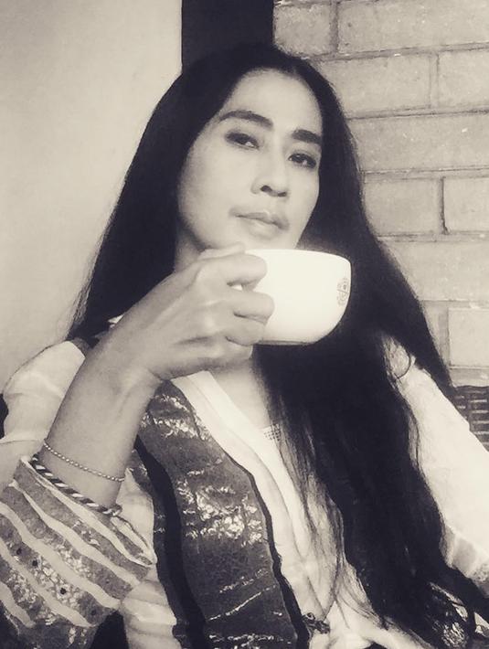 Photo Sosok Cantik Ayu Laksmi Si Ibu Dalam Film Pengabdi Setan Showbiz Liputan6 Com