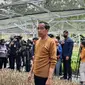 Presiden Jokowi saat meninjau Persemaian Mentawir di Kawasan IKN, Kabupaten Penajam Paser Utara, Kalimantan Timur, Kamis (23/2/2023). (Dok. Liputan6.com/Lizsa Egeham)