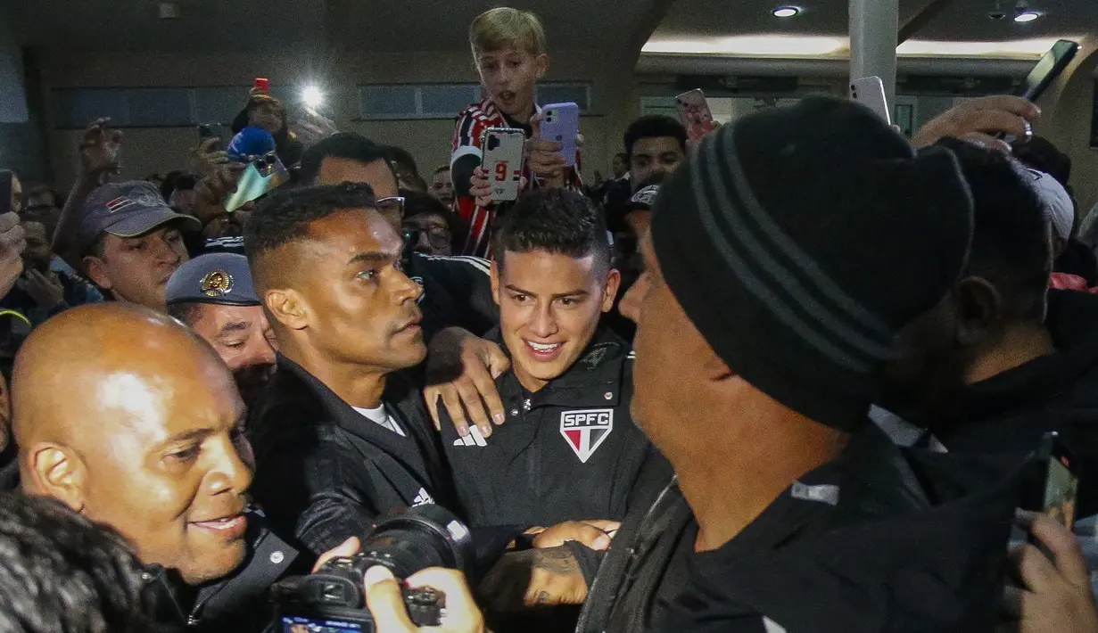 James pernah bermain di Envigado, Banfield, FC Porto, AS Monaco, Real Madrid, Bayern Munich, Everton, Al Rayyan, Olympiacos, dan Sao Paulo FC.  (AFP/Miguel Schincariol)