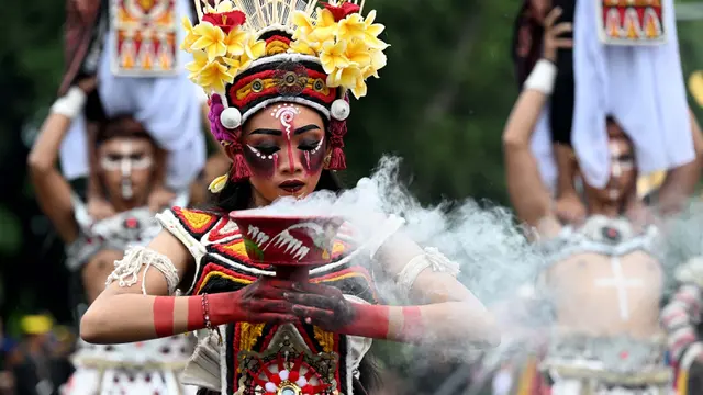 Masyarakat Bali Gelar Parade Tarian Ogoh-Ogoh