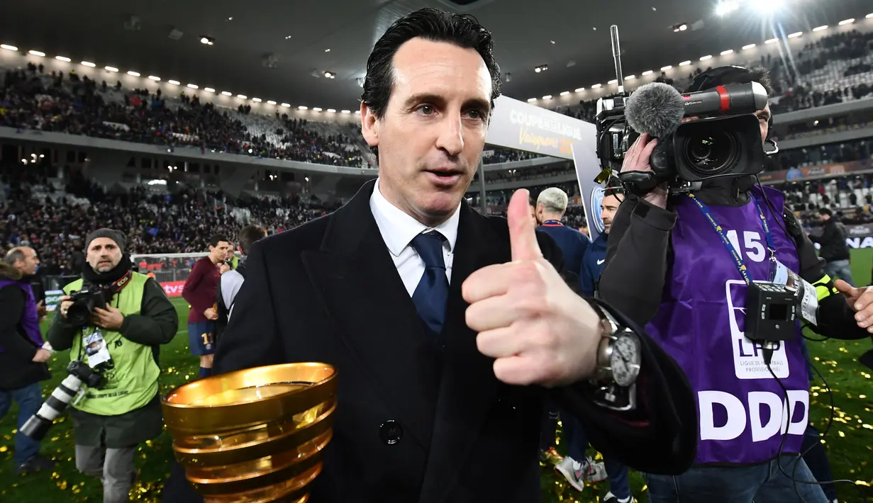 Unai Emery berhasil membawa Paris Saint-Germain merah gelar Ligue 1 2017-2018 dan juga Piala Prancis 2018. (AFP/Franck Fife)