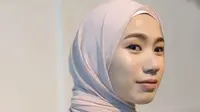 Berikut tutorial makeup sederhana hanya dengan 5 menit untuk bulan Ramadan. (Foto: Vidio.com)