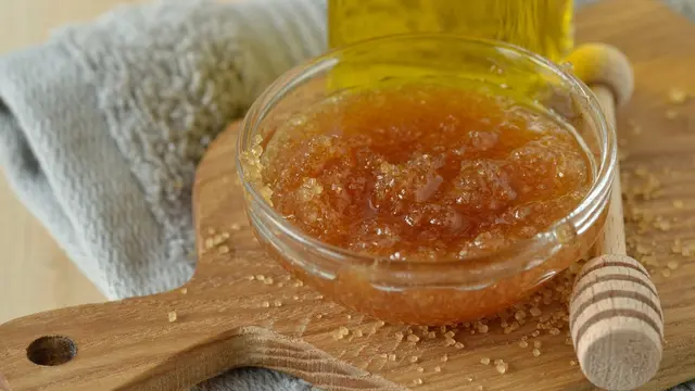 4 DIY Lip Scrub untuk Membantu Lembapkan Bibir Kering dan Pecah-pecah