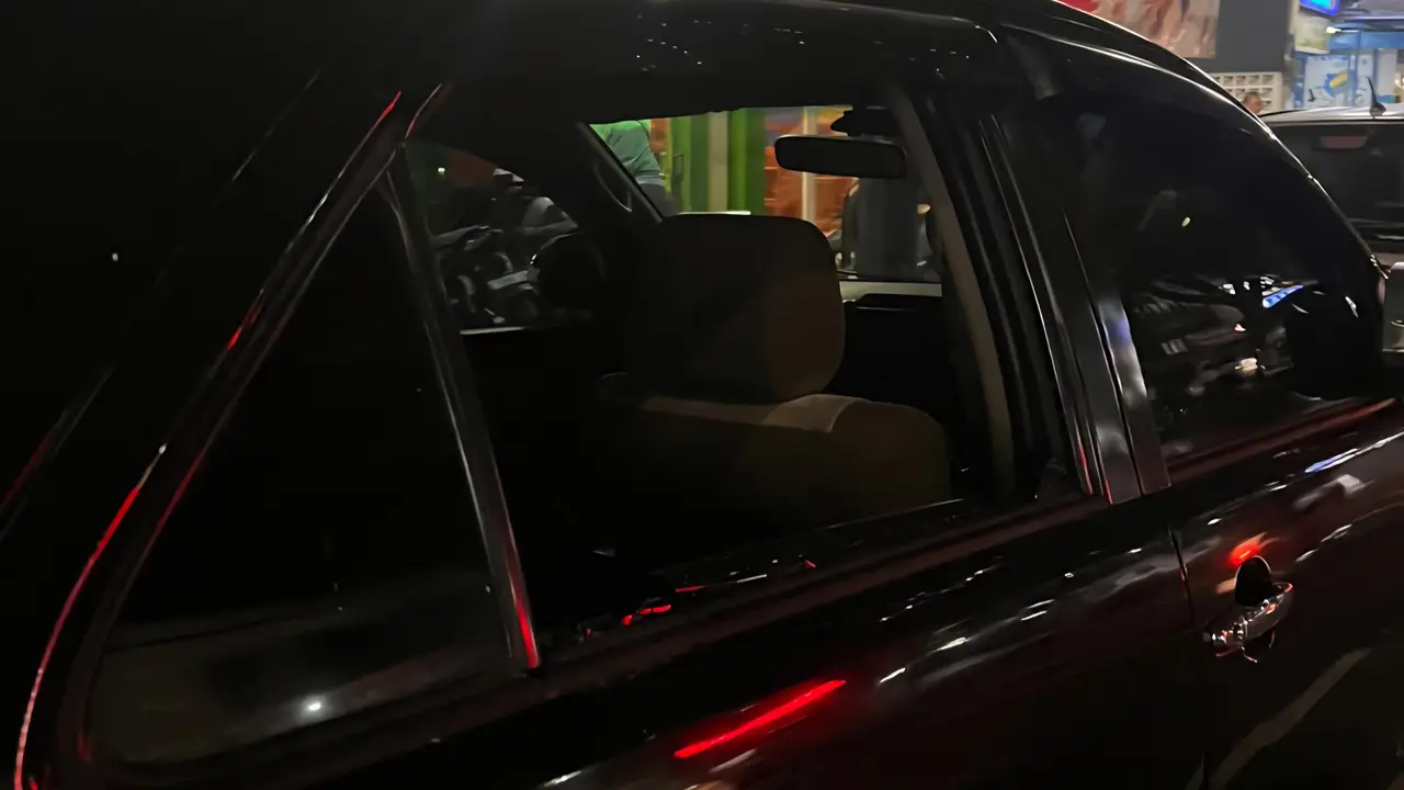 Kasus pencurian bermodus pecah kaca di Depok. (Liputan6.com/Dicky Agung Prihanto)