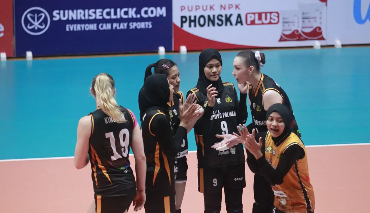 <p>Selebrasi para pemain Jakarta Popsivo Polwan, Irina Voronkova (kanan) dkk setelah mencetak angka saat menghadapi Jakarta Electric PLN pada laga seri keempat putaran pertama PLN Mobile Proliga 2024 di GOR Tri Dharma Petrokimia, Gresik, Jawa Timur, Kamis (16/5/2024). Jakarta Popsivo Polwan menang 3-1 (25-23, 25-21, 19-25 dan 25-15). (Dok. PBVSI)</p>
<p>&nbsp;</p>