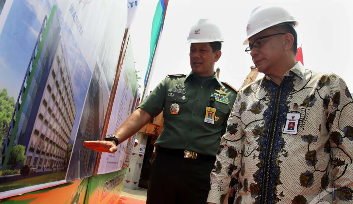 Komandan Paspampres Mayjen TNI Doni Monardo saat melihat rancangan Rusunawa khusus Paspampres yang masih lajang, Jakpus, Kamis (2/10/2014) (Liputan6.com/Johan Tallo)