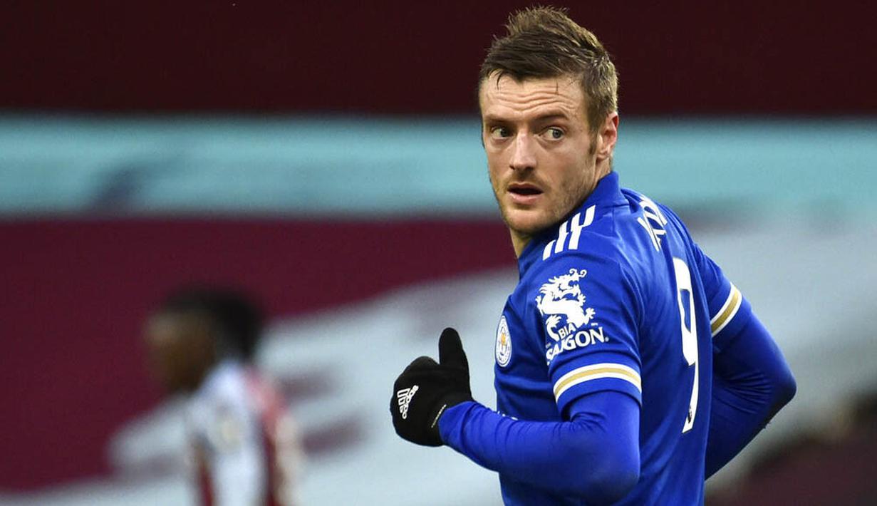 Striker Leicester City, Jamie Vardy, saat melawan Aston Villa pada laga Liga Inggris di Stadion Villa Park, Minggu (21/2/2021). Leicester City menang dengan skor 1-2. (AP Photo/Rui Vieira, Pool)