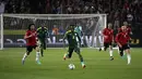 Pemain Senegal Sadio Mane menggiring bola saat melawan Mesir pada pertandingan kualifikasi Piala Dunia 2022 di Stadion Internasional Kairo, Kairo, Mesir, 25 Maret 2022. Mesir menang 1-0. (AP Photo/Amr Nabil)