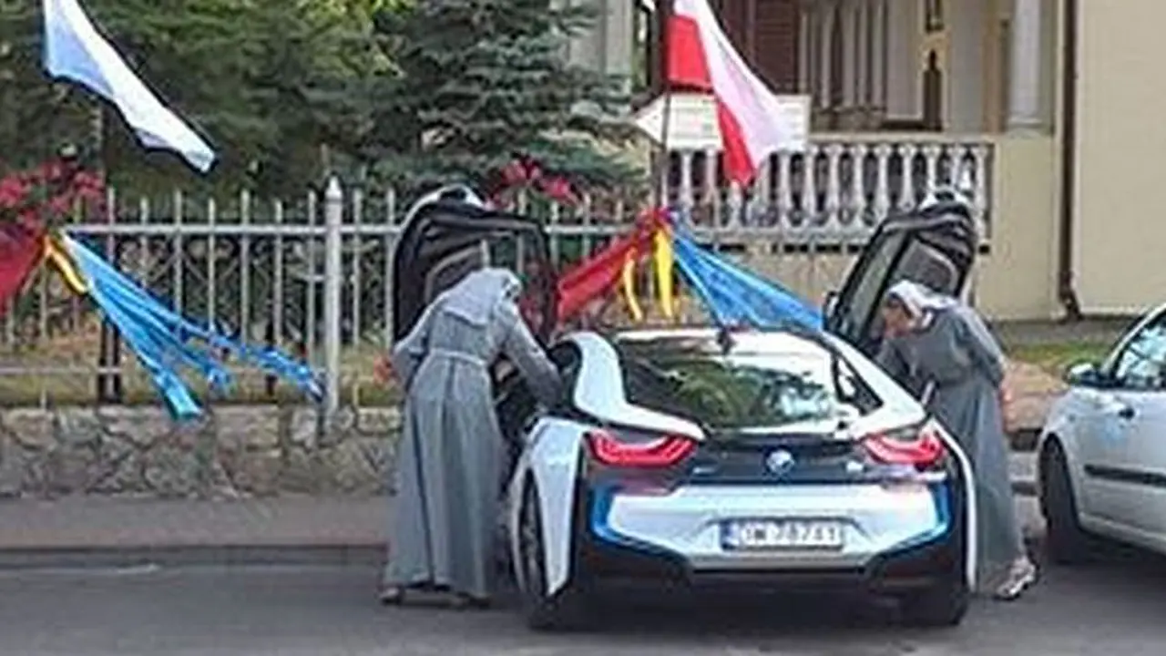 BMW i8