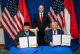 Presiden RI Prabowo Subianto dan Presiden Amerika Serikat (AS) Donald Trump resmi meneken perjanjian dagang. (Biro Pers Sekretariat Presiden)