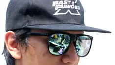 Refleksi mobil Formula E Gen 3 pada kacamata seorang wartawan saat acara Reveal of Gen3 Car (Unboxing) &amp; Final Update di AGI Jakarta International E-Prix, Ancol, Jakarta, Rabu (31/05/2023). (Bola.com/Bagaskara Lazuardi)