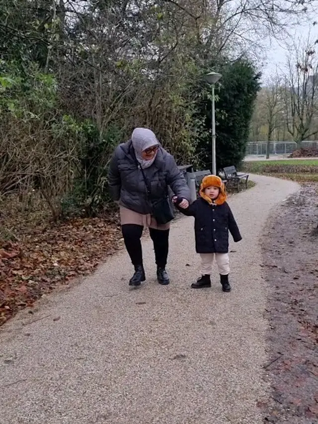 Liburan Irwansyah dan Zaskia Sungkar ke Belanda