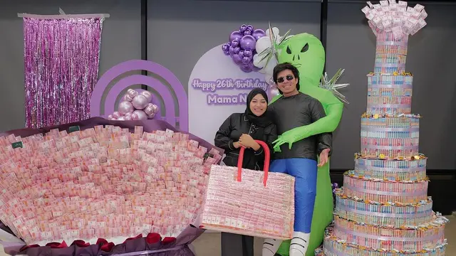 7 Potret Ulang Tahun Aurel Hermansyah, Atta Halilintar Beri Kue dari Uang