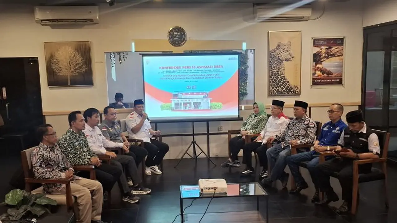 Perwakilan 10 organisasi desa dalam acara jumpa pers Forum Organisasi Desa Indonesia, di Jakarta, Rabu (15/7). (ANTARA)